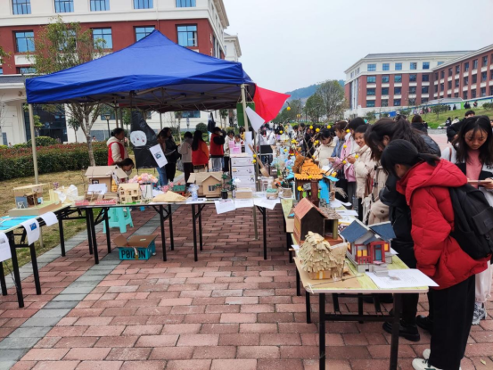 绿色低碳变废为宝大学生手工创意制作活动